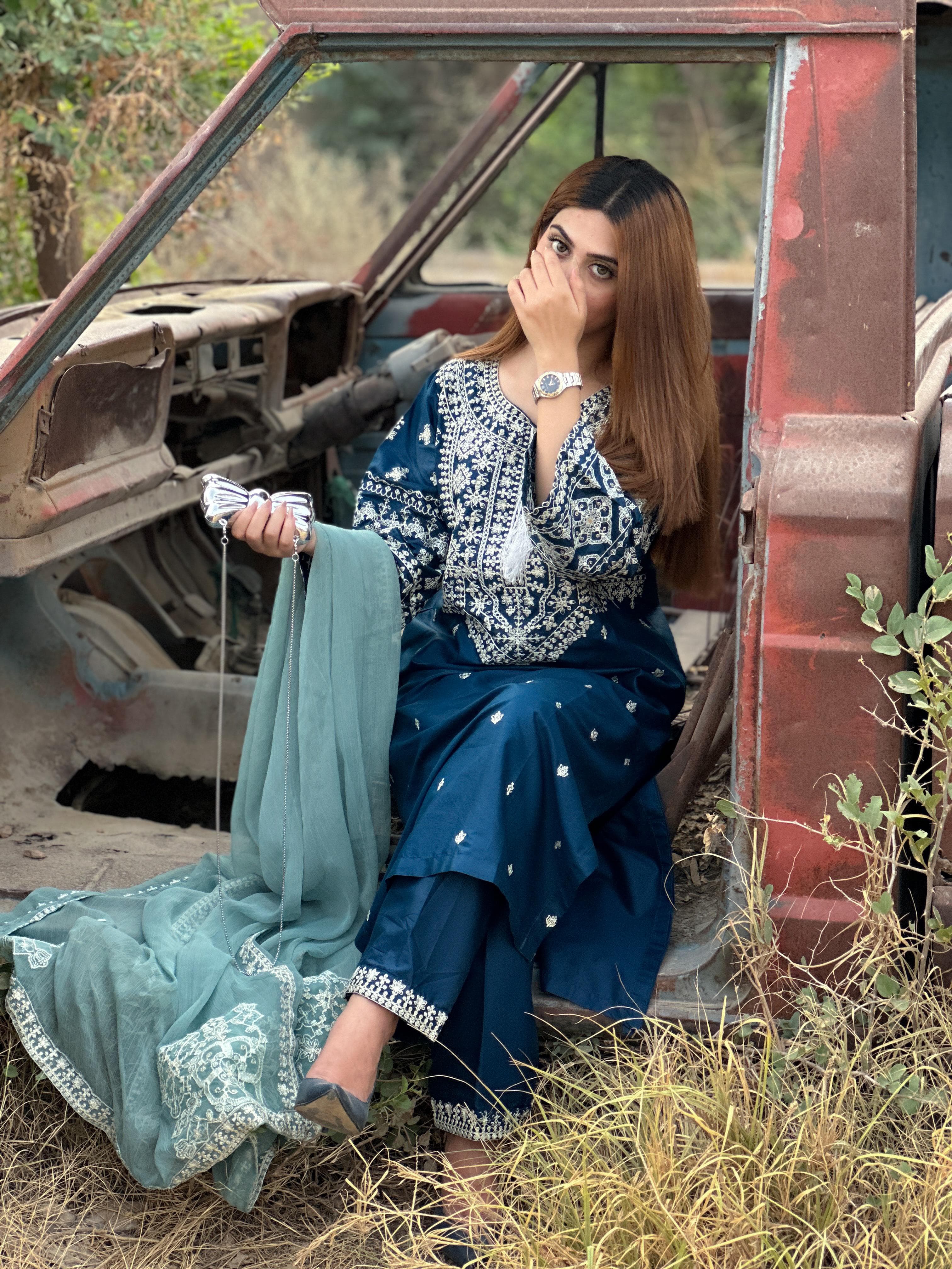 AAINA ZINC  EMBROIDED 3 PC