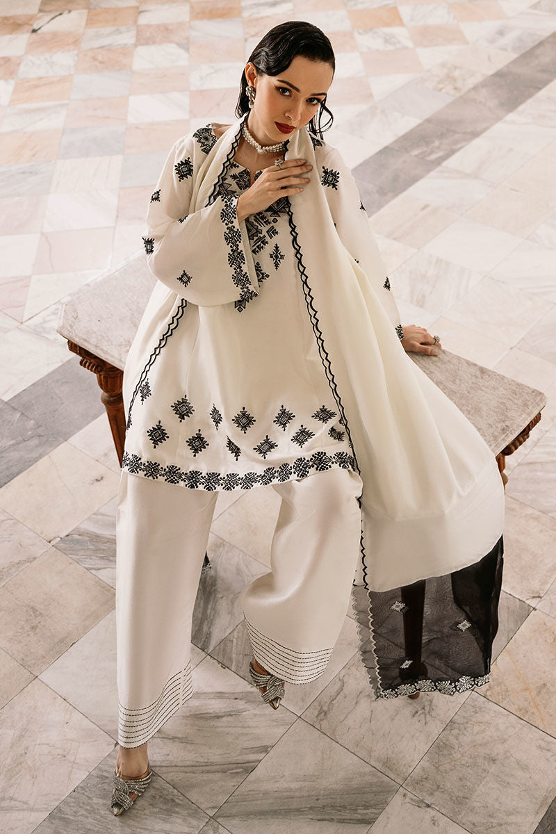 SNOW EMBROIDERED 3PC