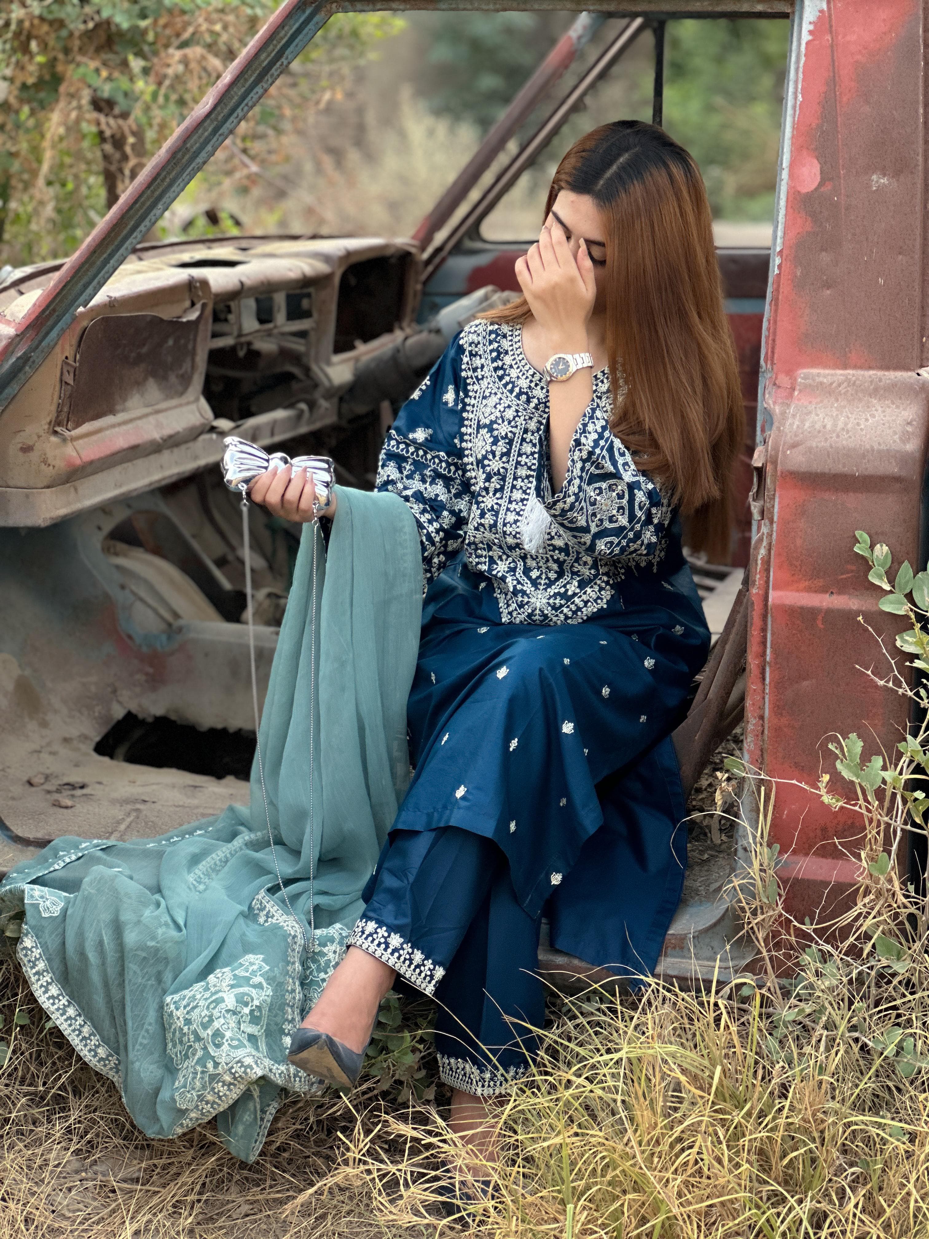 AAINA ZINC  EMBROIDED 3 PC
