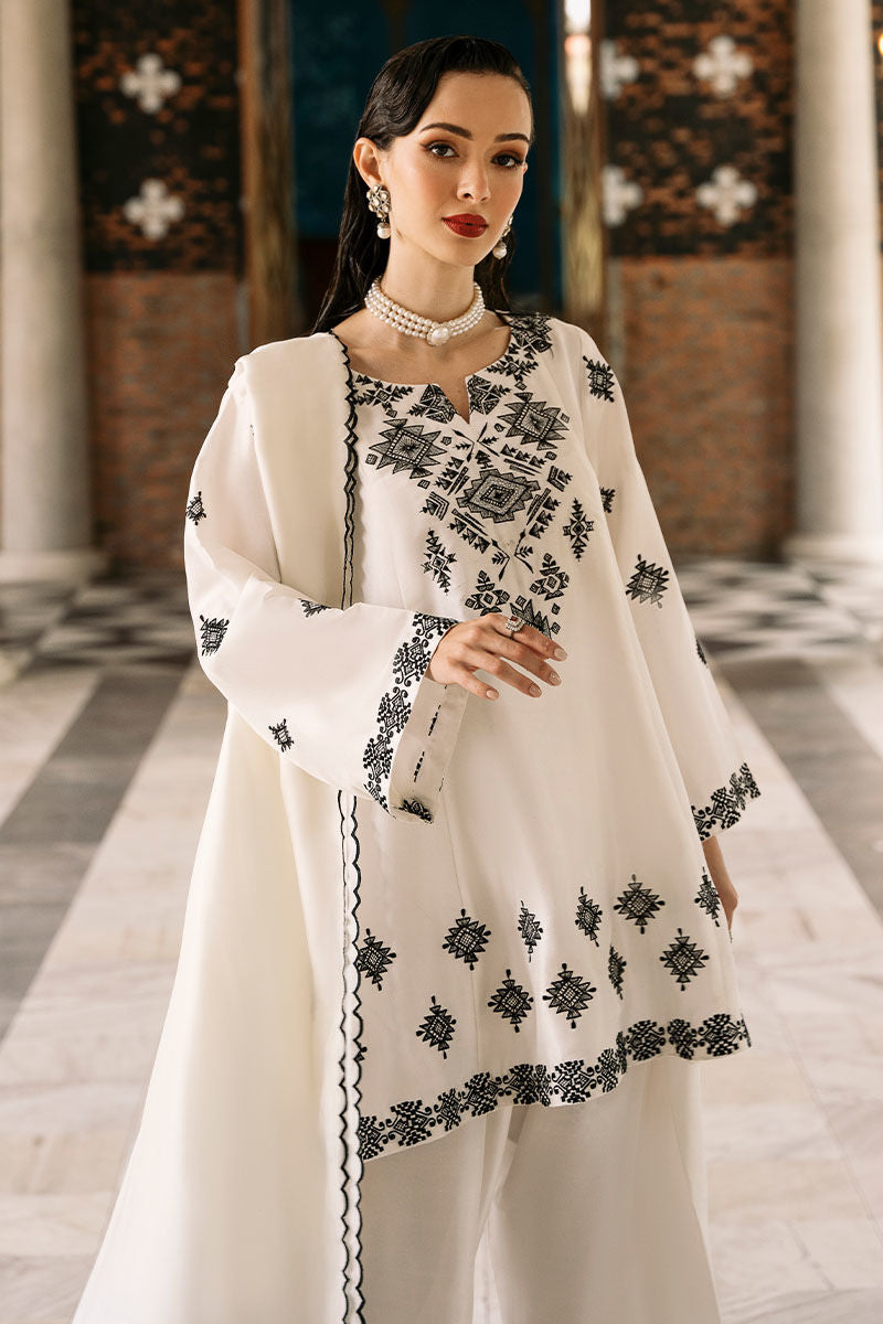 SNOW EMBROIDERED 3PC