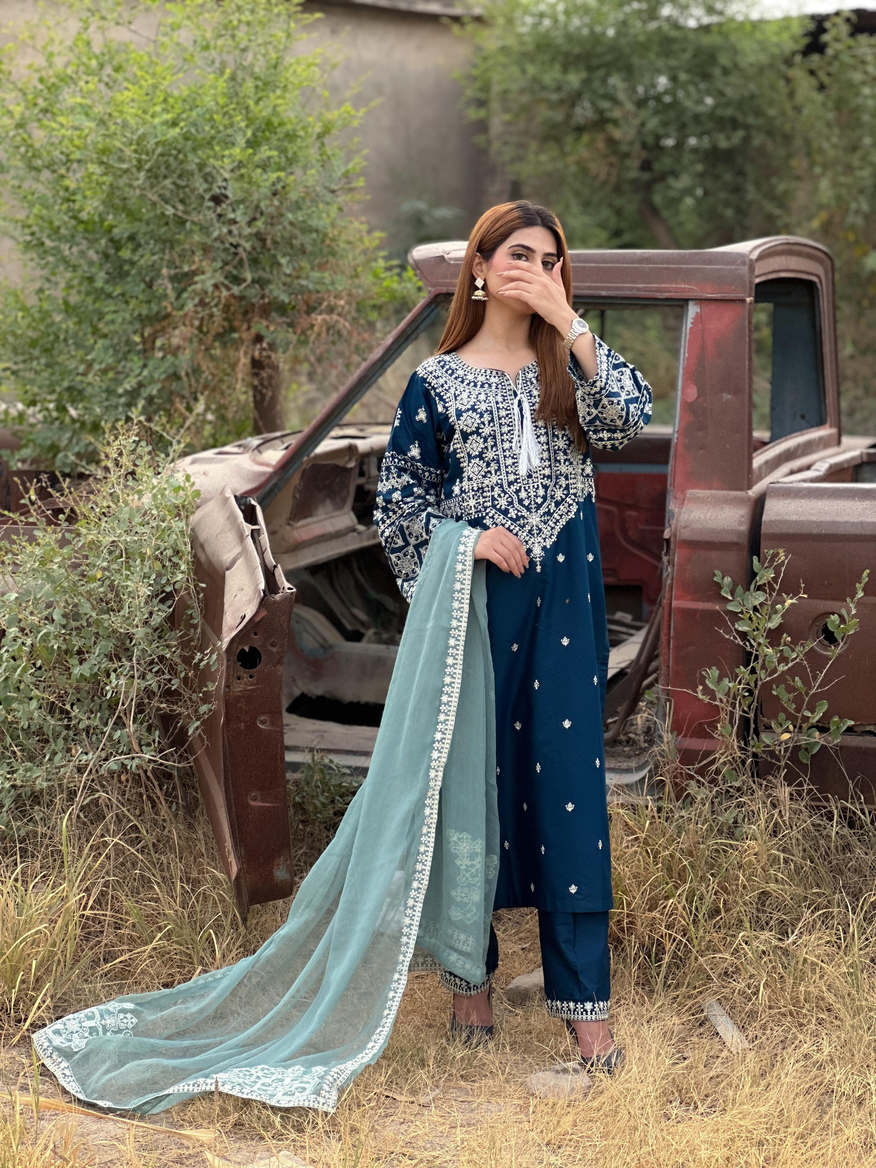 AAINA ZINC  EMBROIDED 3 PC